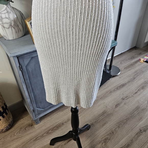 CARMEN MARC VALVO Beaded Metallic Silver Bodycon Dress Size Small - Picture 2 of 6